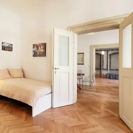 Apartment Spacious 2 Bedroom Baroque Appt At Charles Bridge Prague