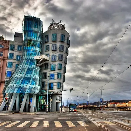 Spacious 2 Bedroom Baroque Appt At Charles Bridge Apartment *