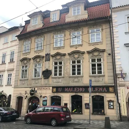 Apartment Spacious 2 Bedroom Baroque Appt At Charles Bridge *