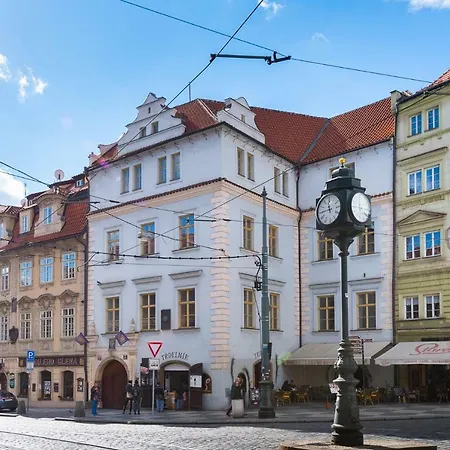 Spacious 2 Bedroom Baroque Appt At Charles Bridge * Prague