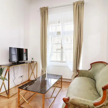 Apartment Spacious 2 Bedroom Baroque Appt At Charles Bridge Prague