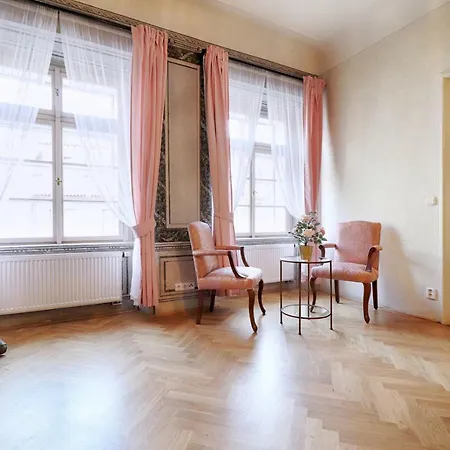Apartment Spacious 2 Bedroom Baroque Appt At Charles Bridge *