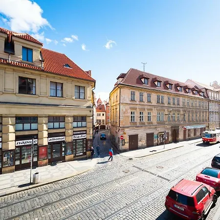 Spacious 2 Bedroom Baroque Appt At Charles Bridge アパート