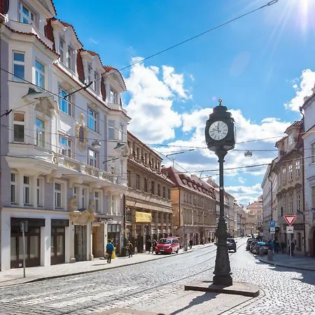 Spacious 2 Bedroom Baroque Appt At Charles Bridge アパート